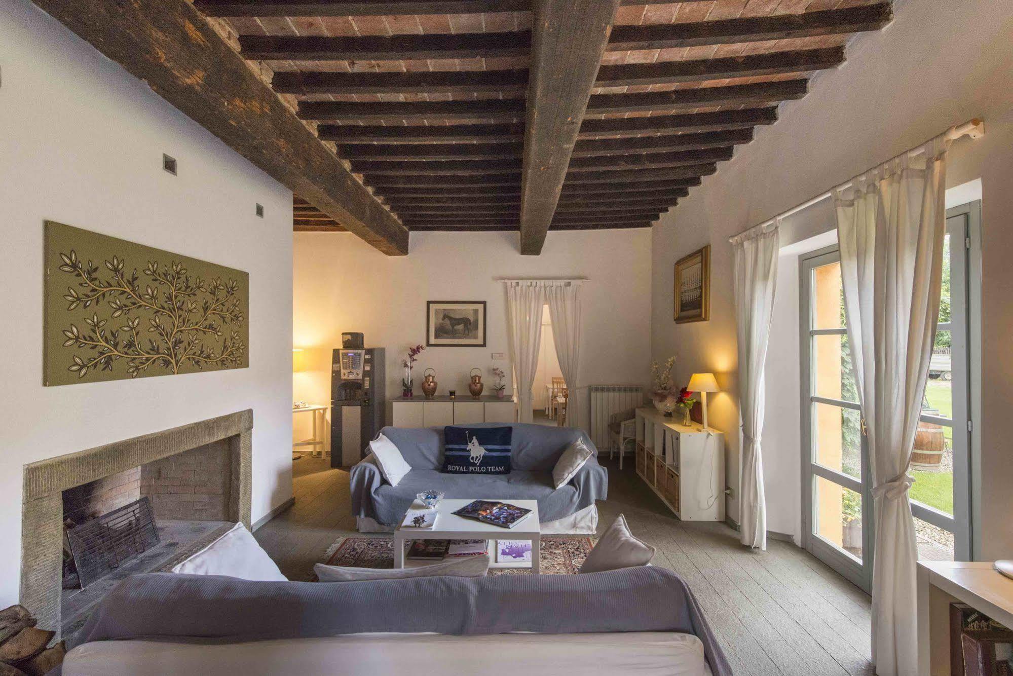 Гостевой дом La Scuderia Casa Vacanze Ареццо Экстерьер фото
